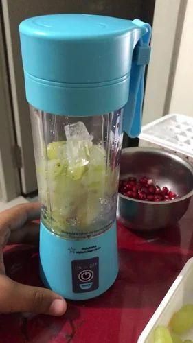 QuickSip Portable Juicer – Fast, Fresh, Anywhere